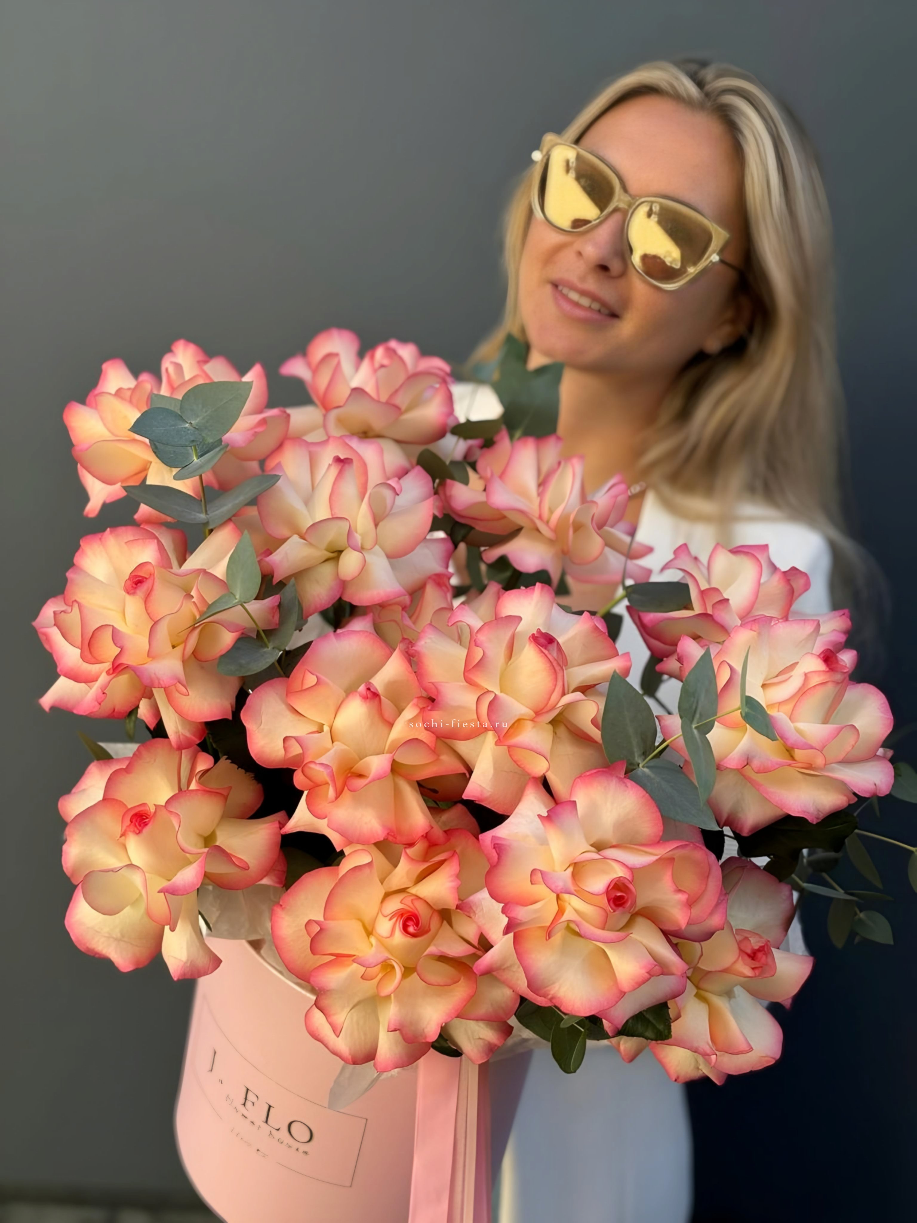 15 Французских  роз Джумилия в боксе в Москве