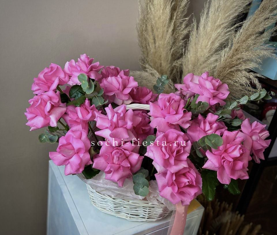 25 роз в Цветочной корзине Pink Sugar  в Москве