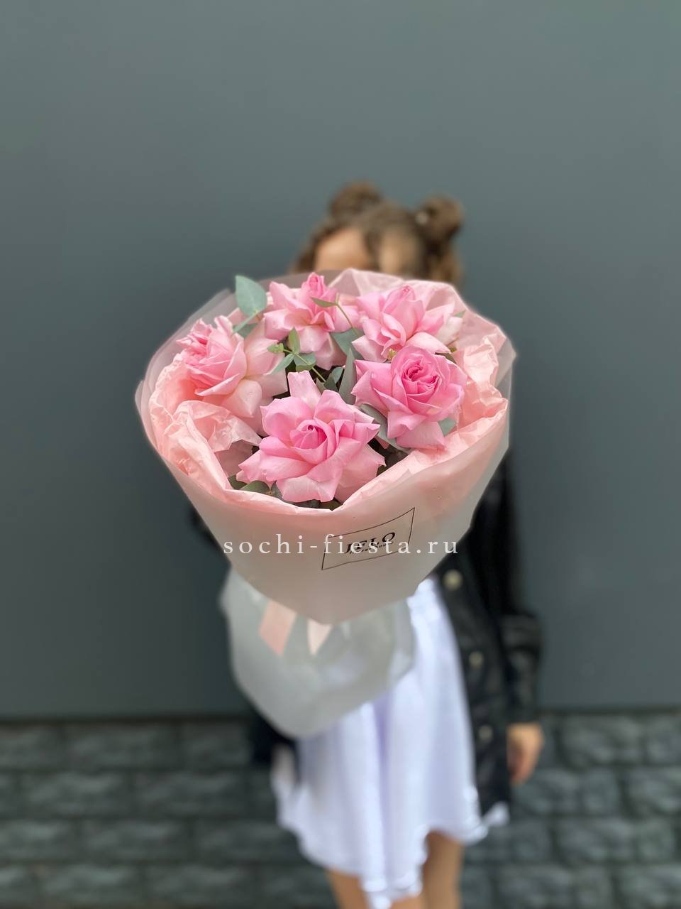 5 французских розовых роз  в Москве