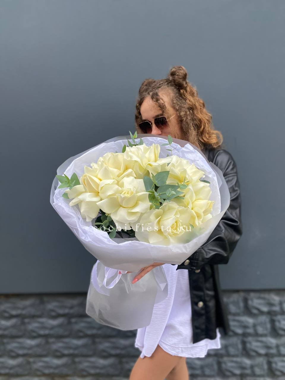7 Белых французских роз  в Москве