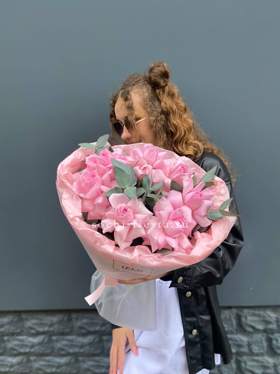 7 розовых роз в Москве