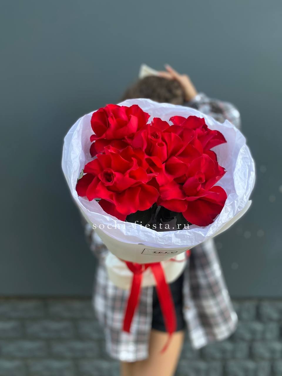 5 французских красных роз в Москве