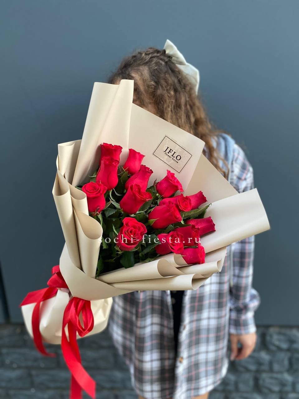 15 красных роз в Москве