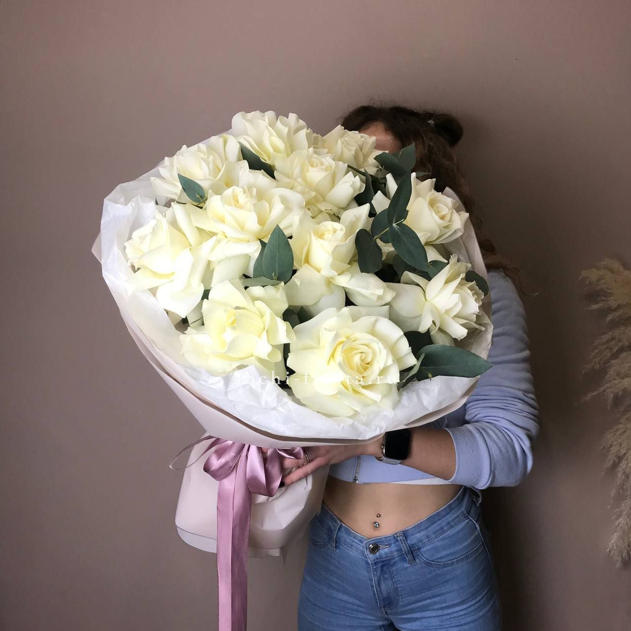 11 Белых французских роз WhiteNice с доставкой в Москве