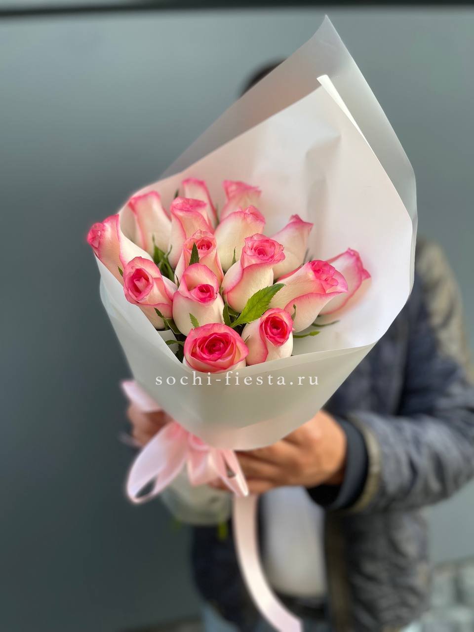 15 роз "Джумилия" с доставкой в Москве