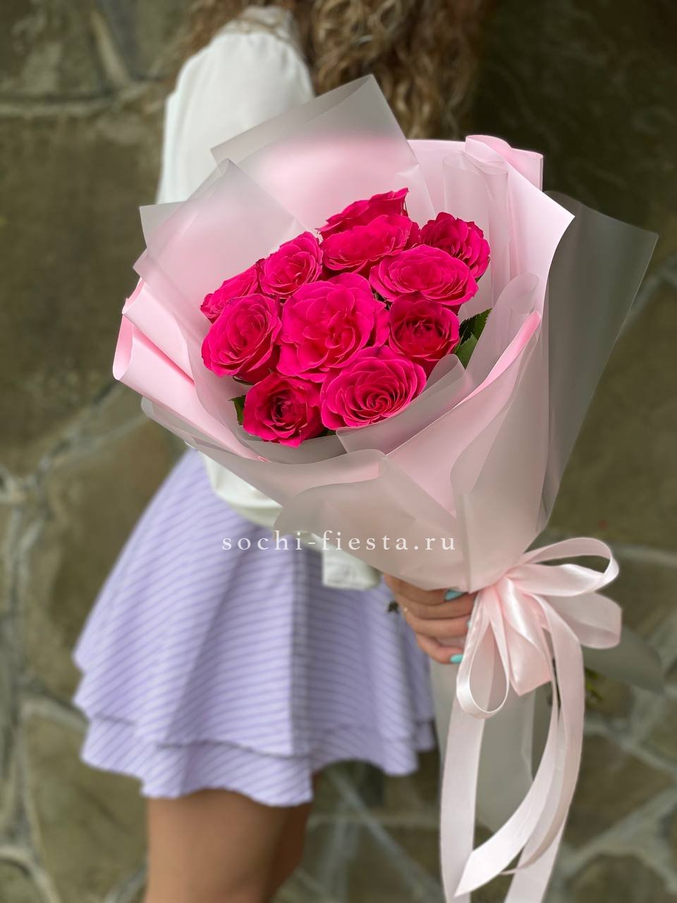 Букет алых роз в Москве