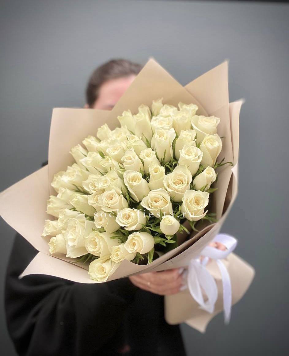 51 белая кенийская роза  в Москве