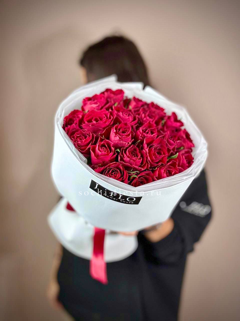 Букет красных роз Madam red в Москве