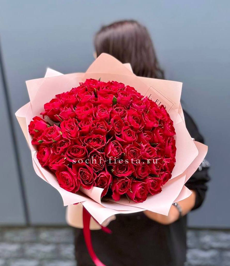 55 кенийских роз в Москве