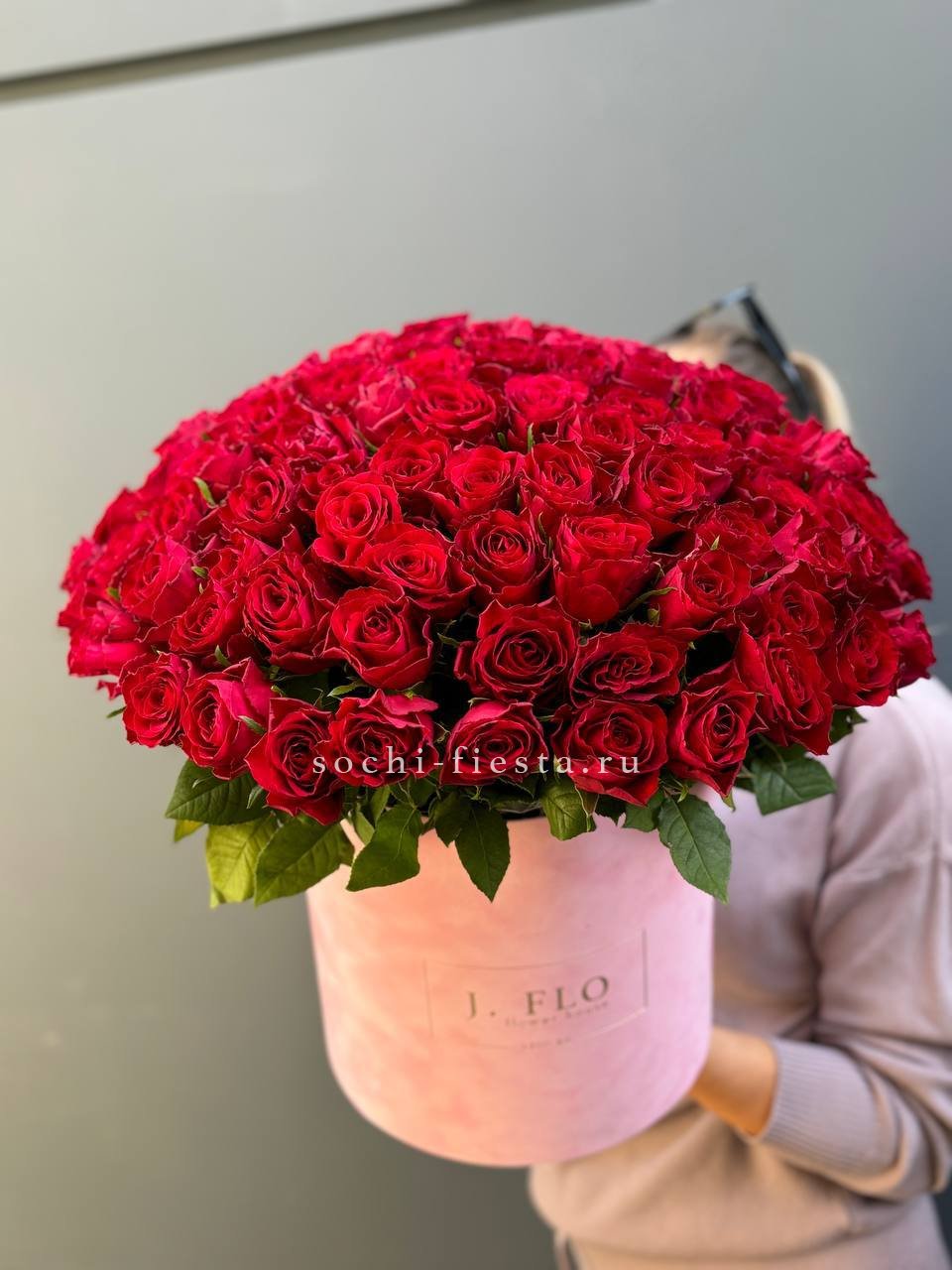 101 кенийская роза в цилиндре в Москве