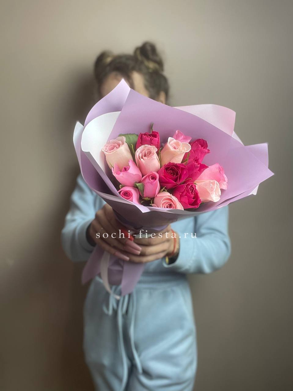 Букет из 15 роз Микс (Кения) в Москве