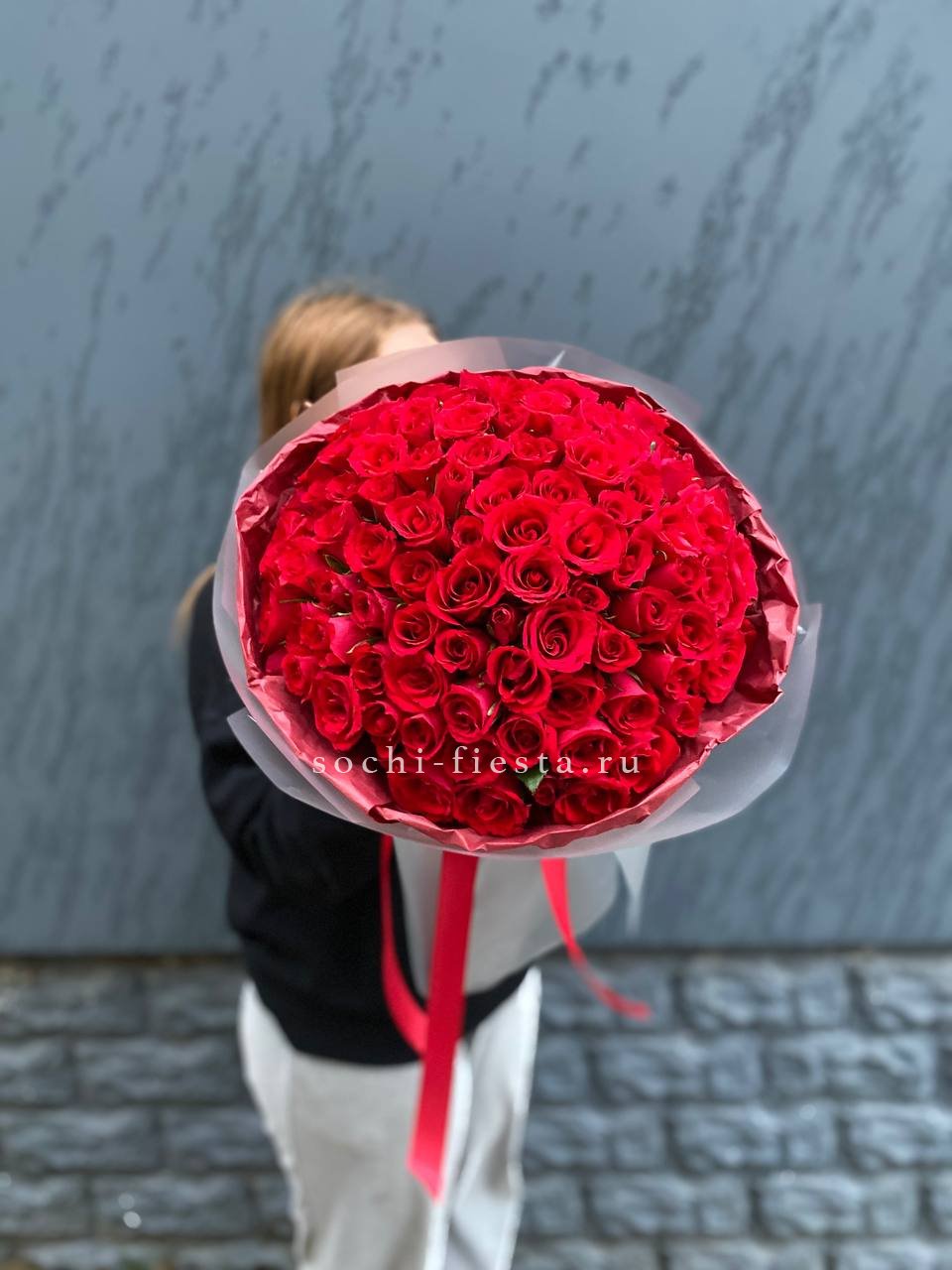 101  красная кенийская роза  в Москве