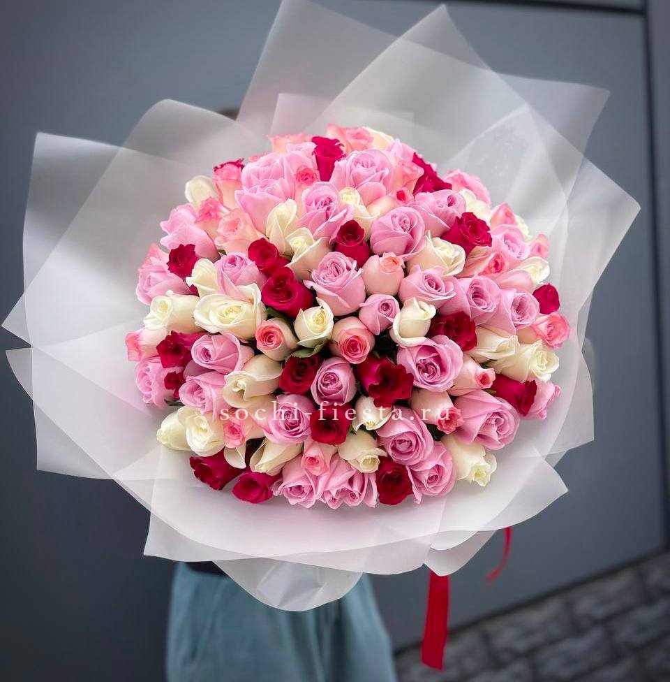 101 разноцветная роза Carousel в Москве