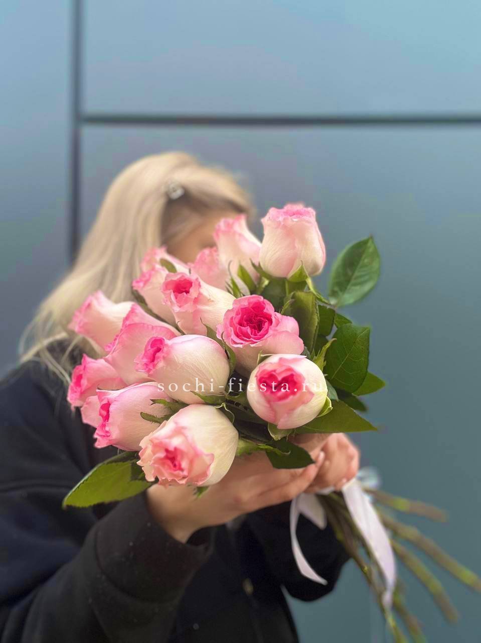 15 роз Mondala в Москве