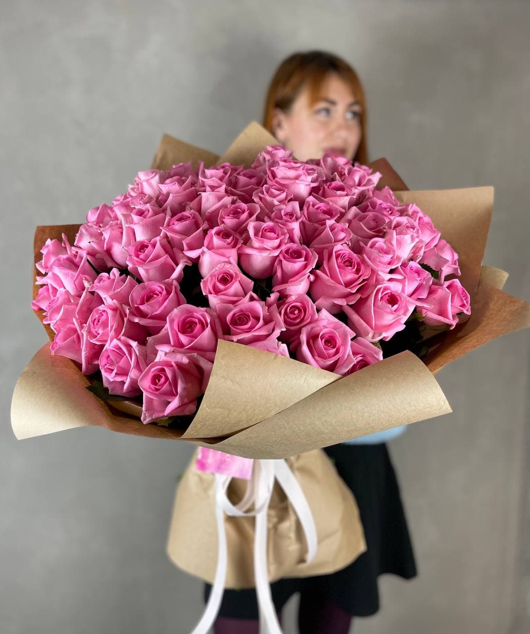 101 розовая роза в Москве