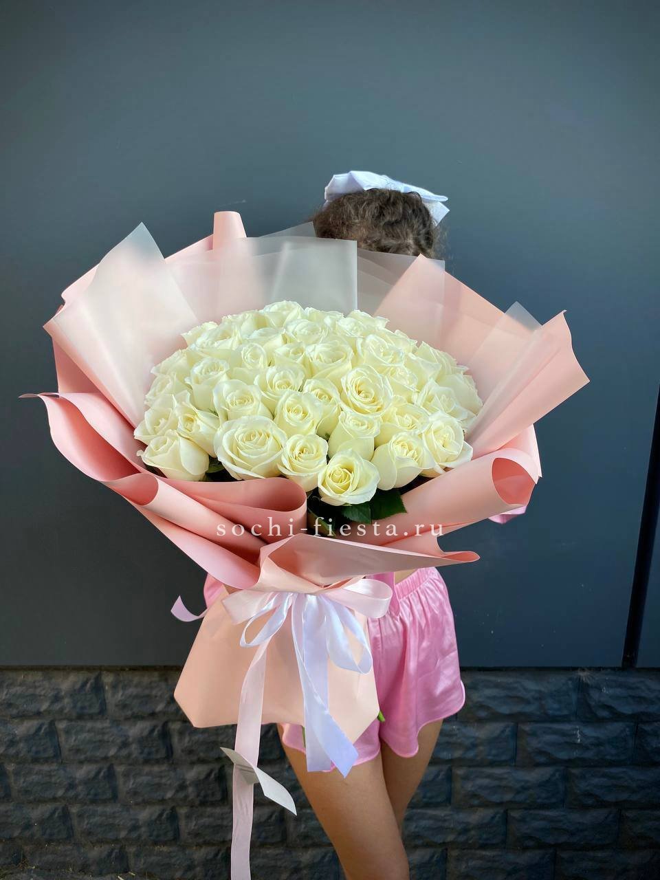 35 белых роз в Москве