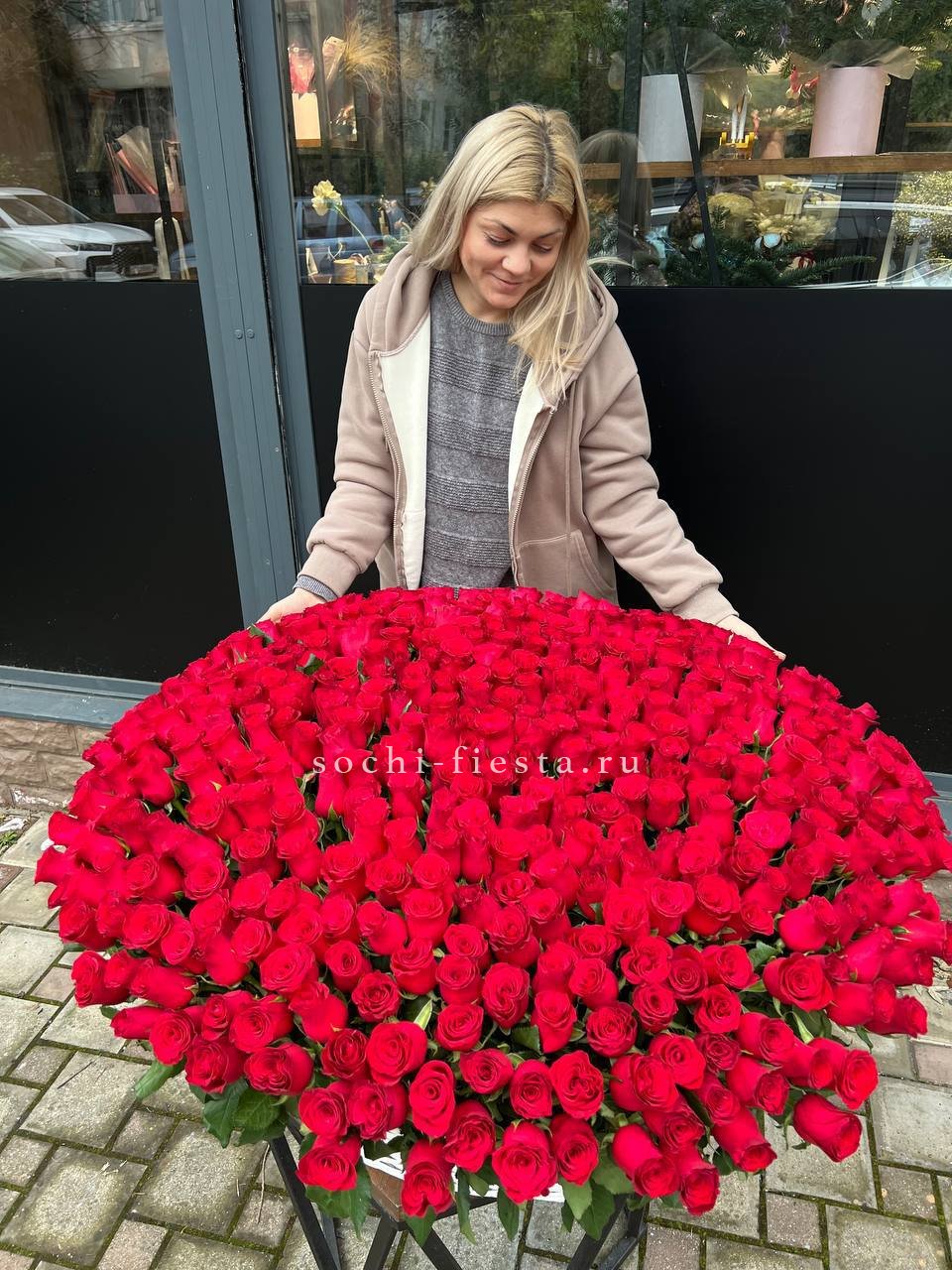 501 красная роза в корзине с доставкой в Москве