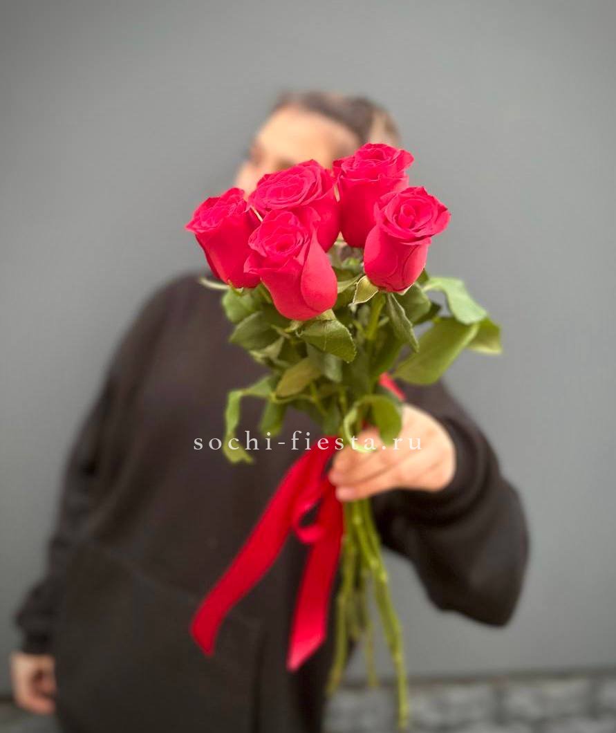 Букет 5 красных роз  в Москве