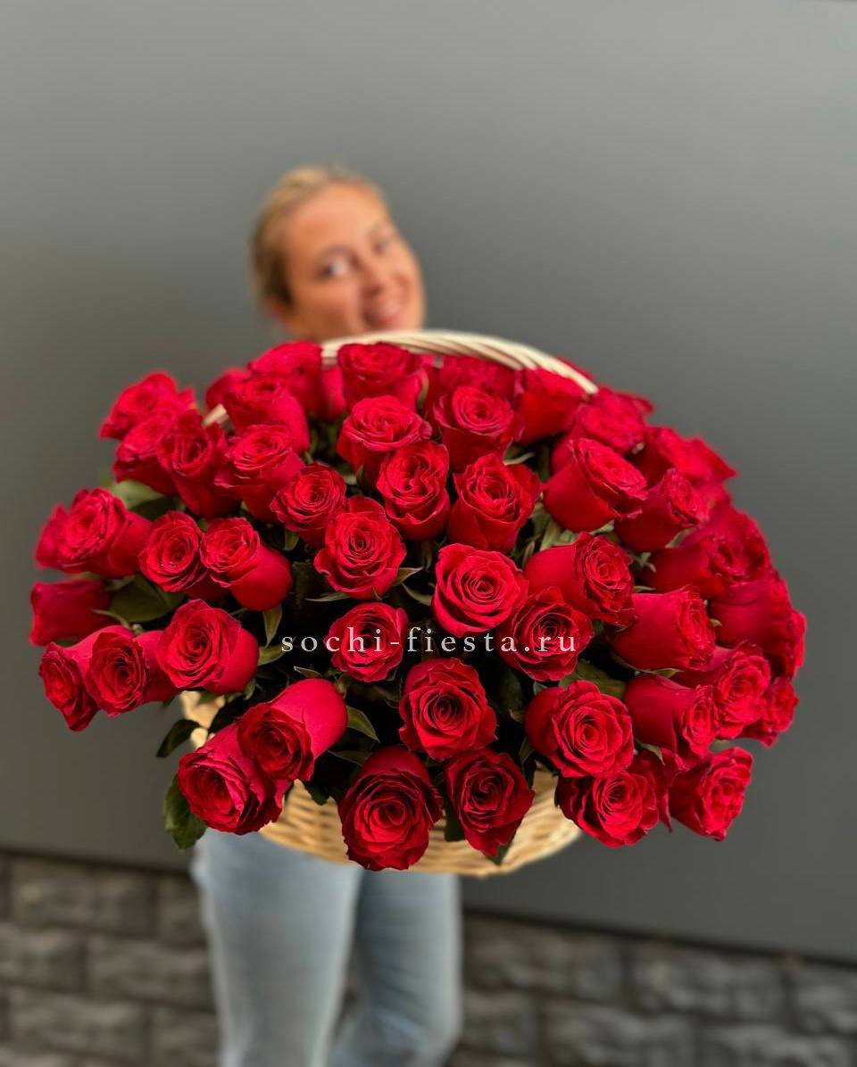 101 красная роза в корзине   в Москве