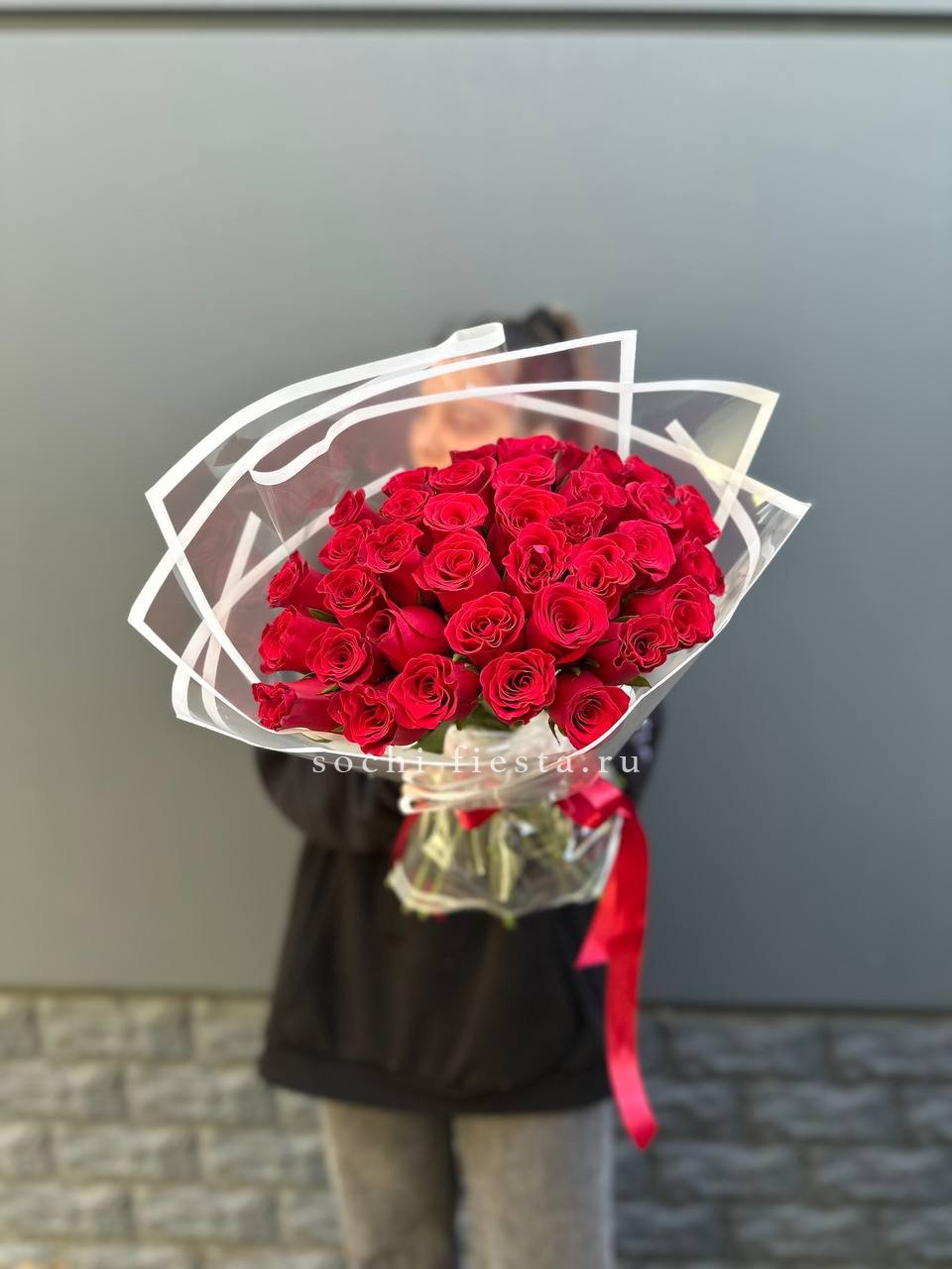 31 красная роза в Москве