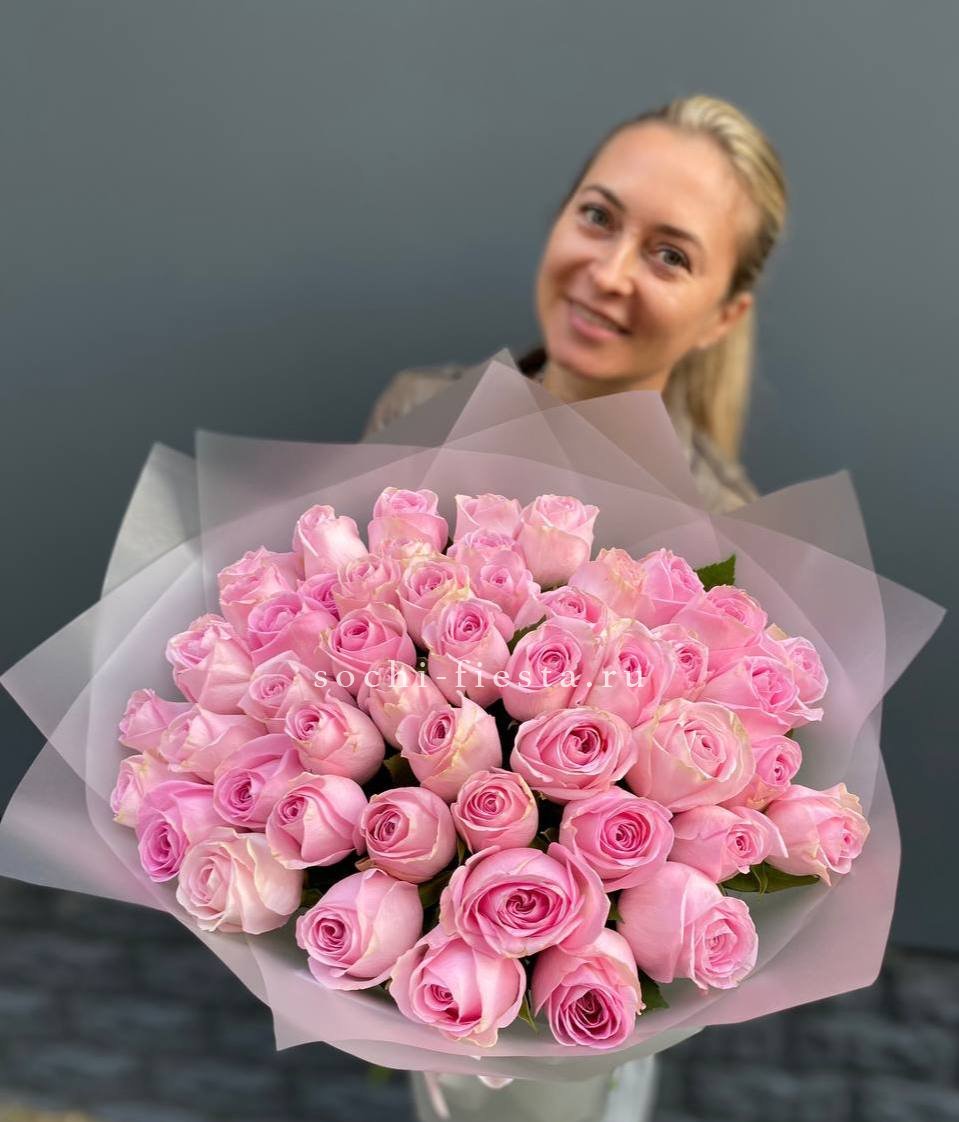 51 розовая роза с доставкой в Москве