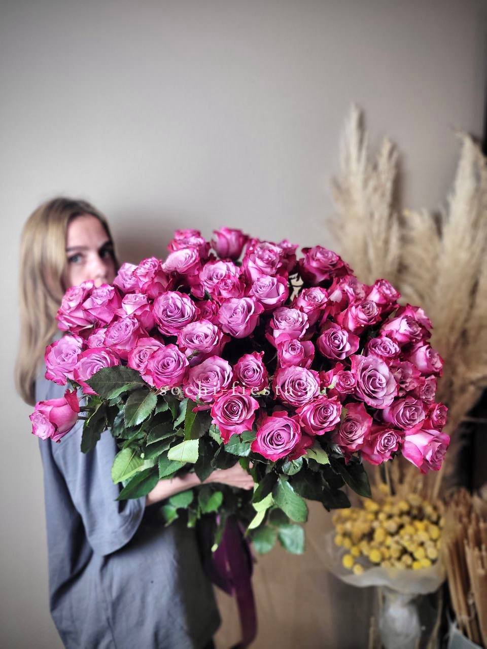 Охапка высоких роз Deep Purple в Москве