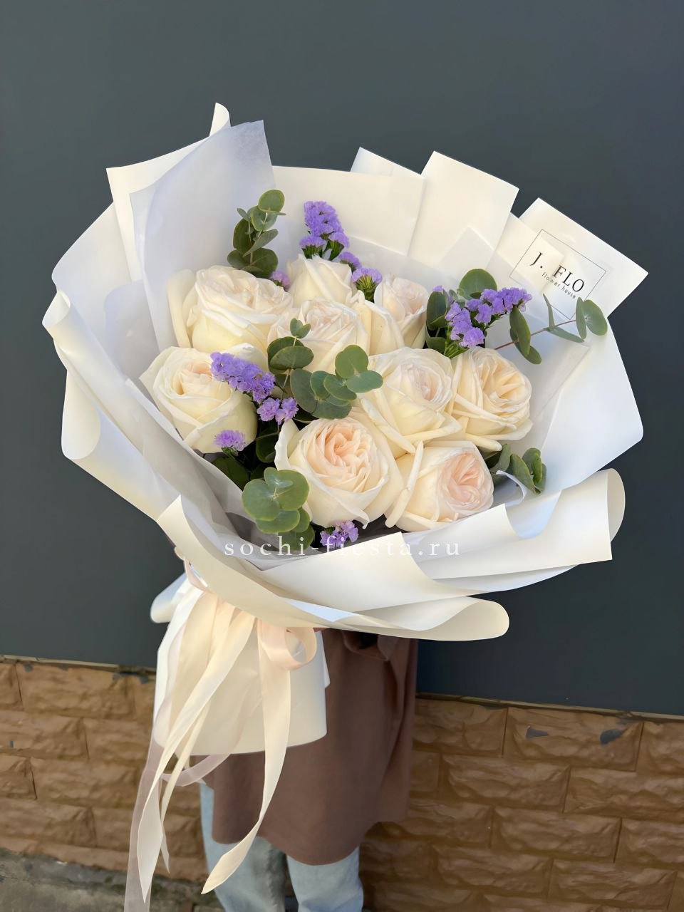 Букет из роз White O'Hara в Москве