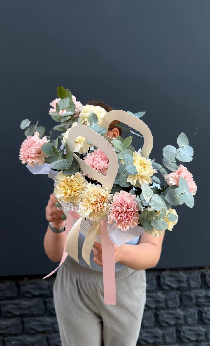 Сумочка из диантусов в Москве