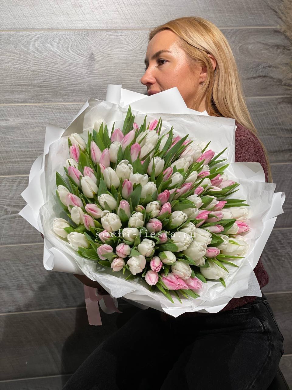 101 тюльпан нежный MIX в Москве