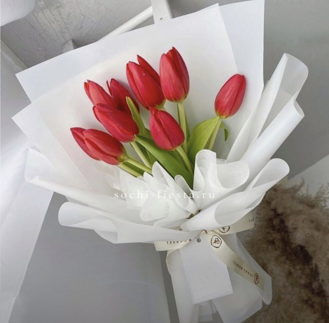 Букет красных тюльпанов в Москве