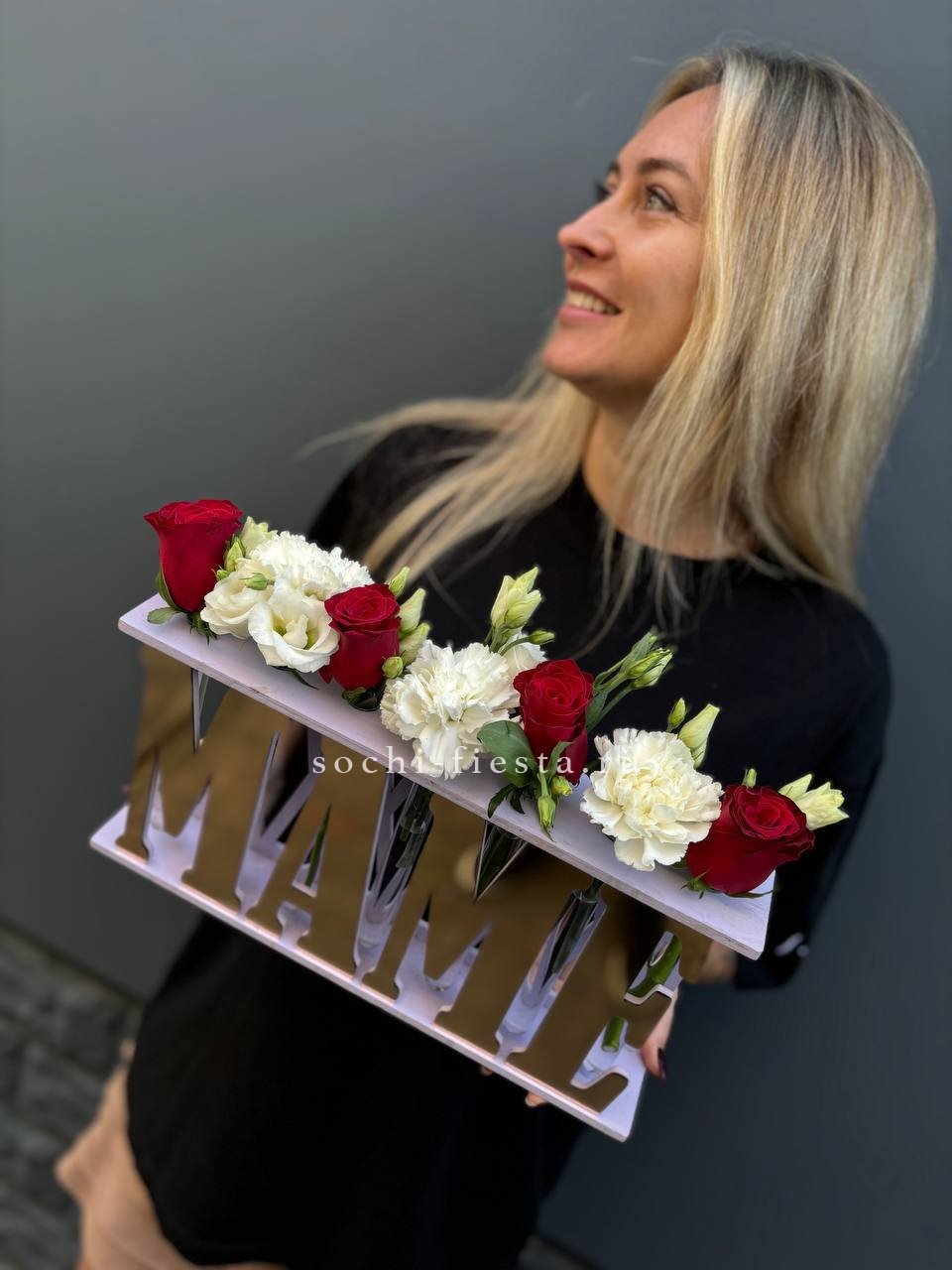 Бокс МАМЕ с цветами в Москве