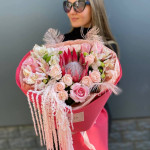 Заказать БУКЕТЫ ИЗ ЦВЕТОВ в Москве с доставкой и по самым низким ценам