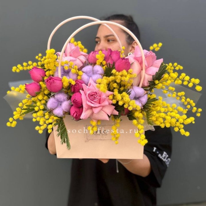 Сумочка мимозы и роз "Примавера" в Москве