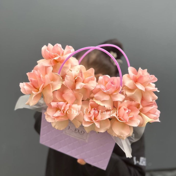 Сумочка с розами "Кети" в Москве