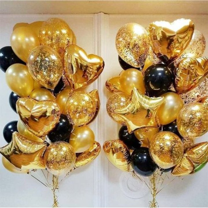 Фонтан шаров "Чёрное золото" в Москве