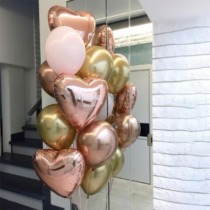 Фонтан шаров "От сердечка" с доставкой в Москве