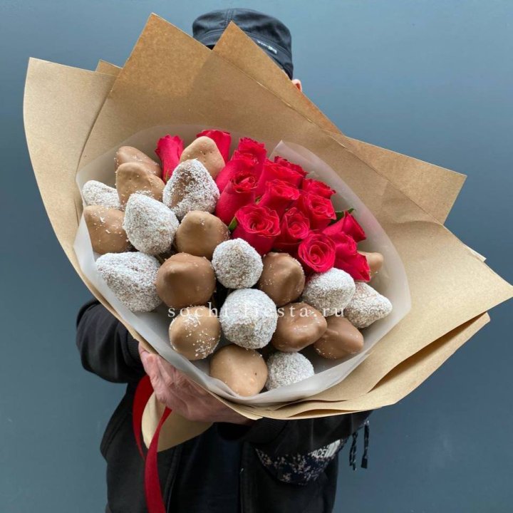 Розы и клубника в шоколаде Мерси в Москве