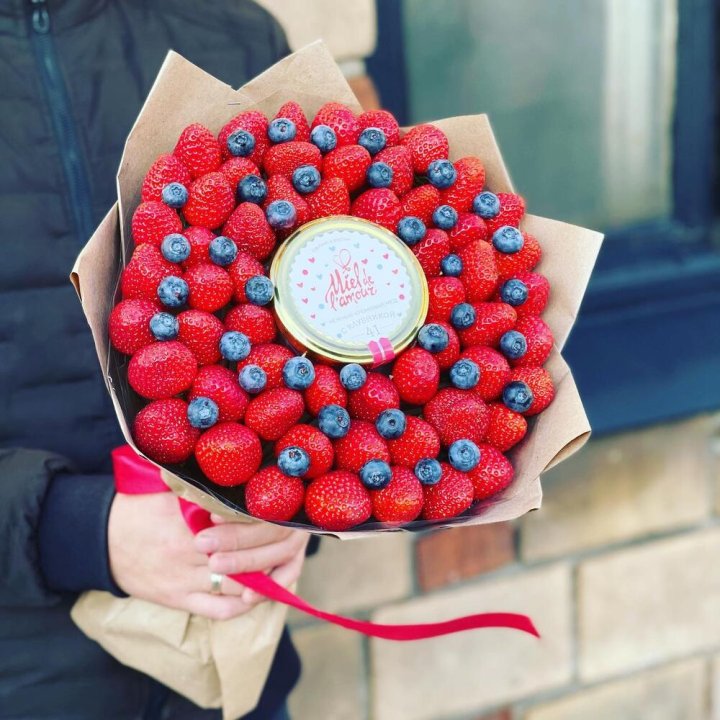 "Клубника и мёд" в Москве