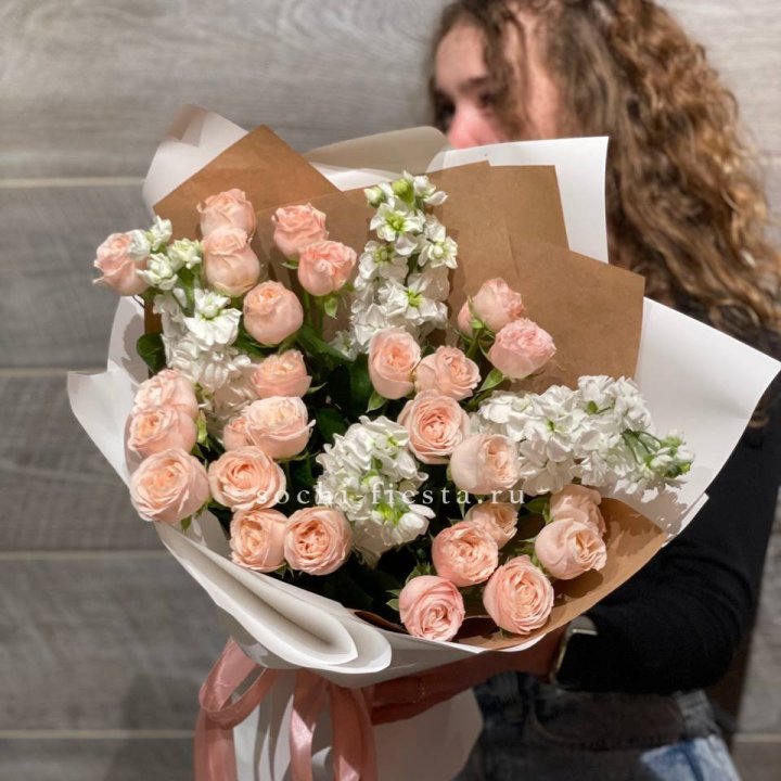 Букет бомбасти и маттиола в Москве