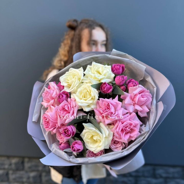 Букет французских и пионовидных роз в Москве