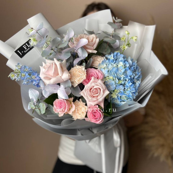 Букет с гортензией № 4 в Москве