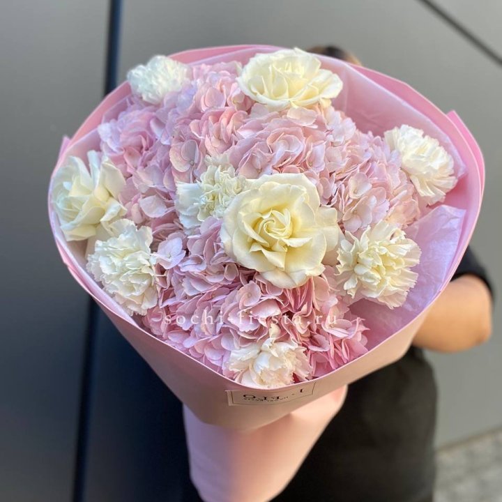  Букет гортензий и роз  в Москве