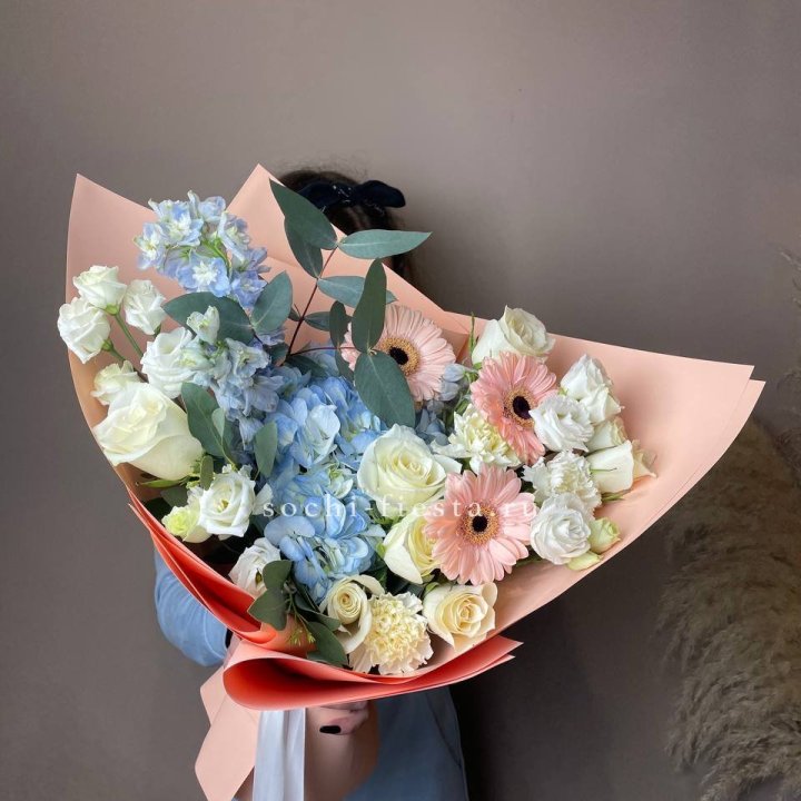  Букет гортензии и роз "Валенсия" в Москве