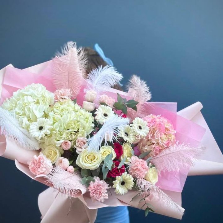 Дизайнерский букет "Валенсия-3" в Москве