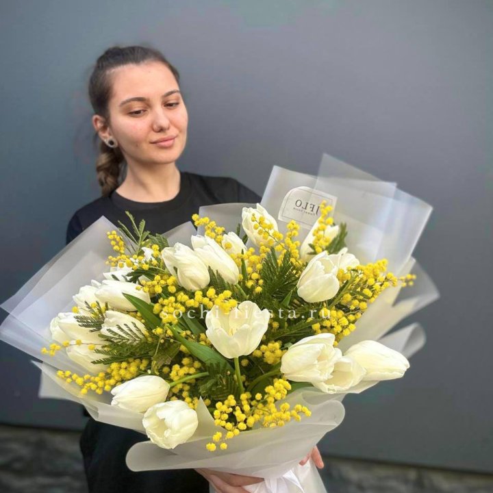 Букет тюльпанов и мимозы в Москве