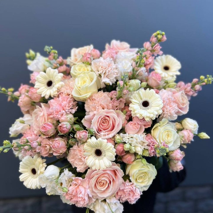 Авторский букет "Нежный" в Москве
