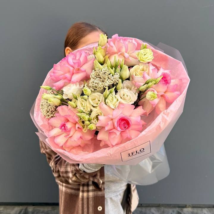 Букет "Розы с эустомой" с доставкой в Москве