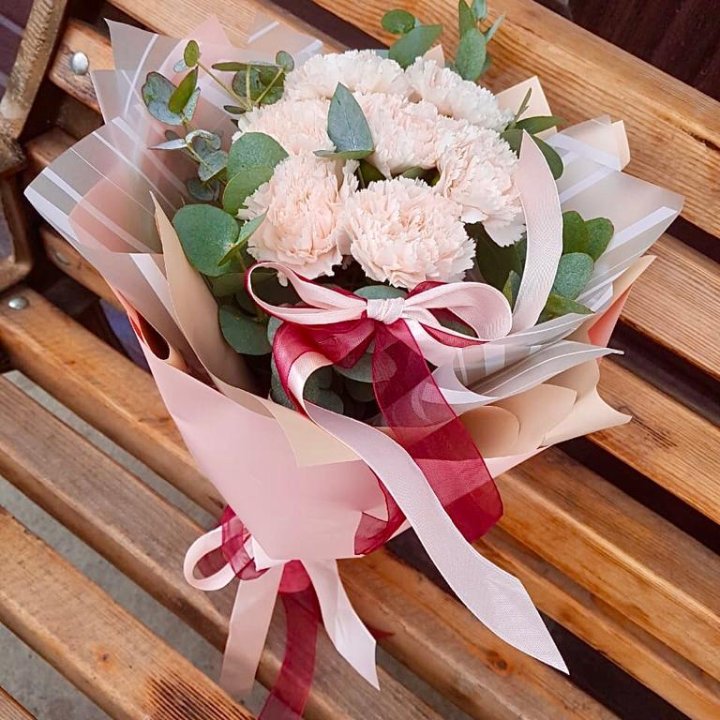 Диантусы с эвкалиптом в Москве