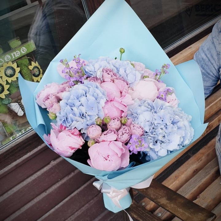Букет с гортензиями "Блубери" в Москве