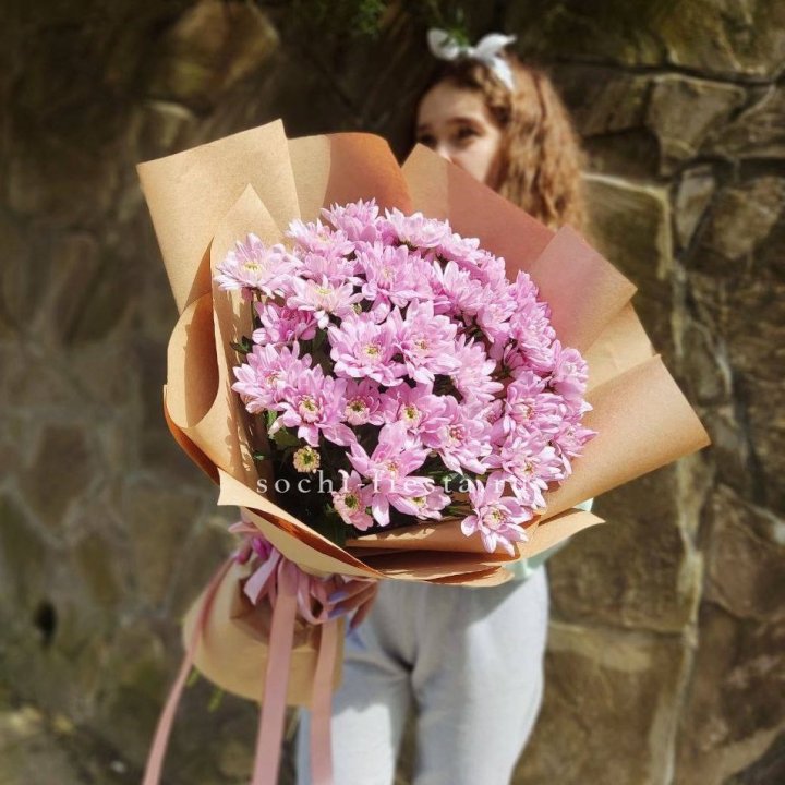 Букет хризантем в крафте в Москве